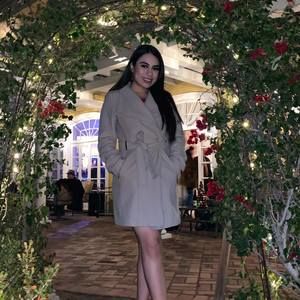 Meet your Posher, Adriana